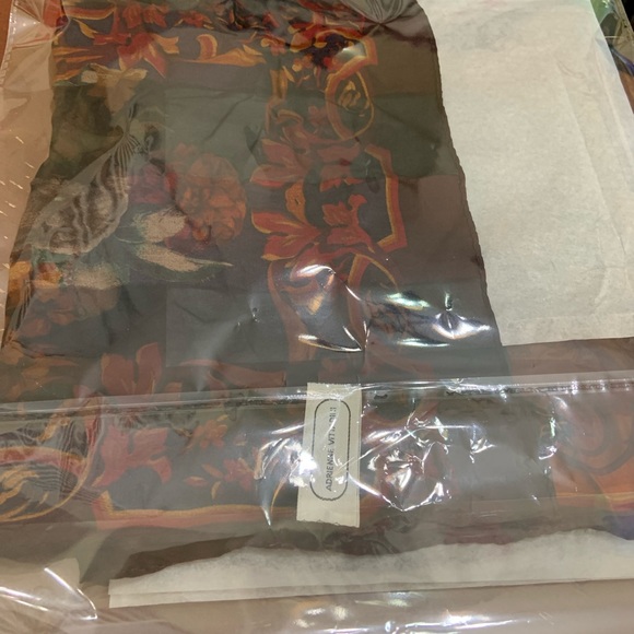 ADRIENNE VITTADINI floral scarf 100% silk - Picture 13 of 14